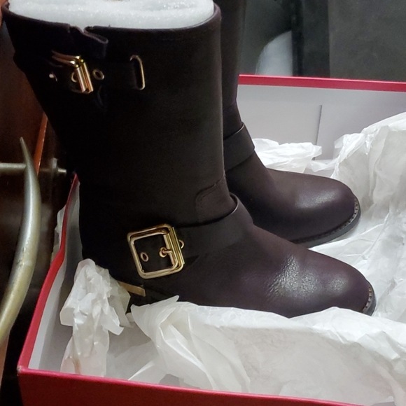 Boots - Picture 4 of 5